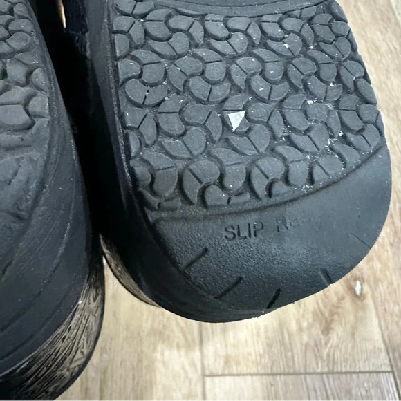 Dansko XP 2.0 Women’s Black Floral Tooled Clog Size 40 (EU), 9.5-10 (US) GUC - Picture 11 of 12